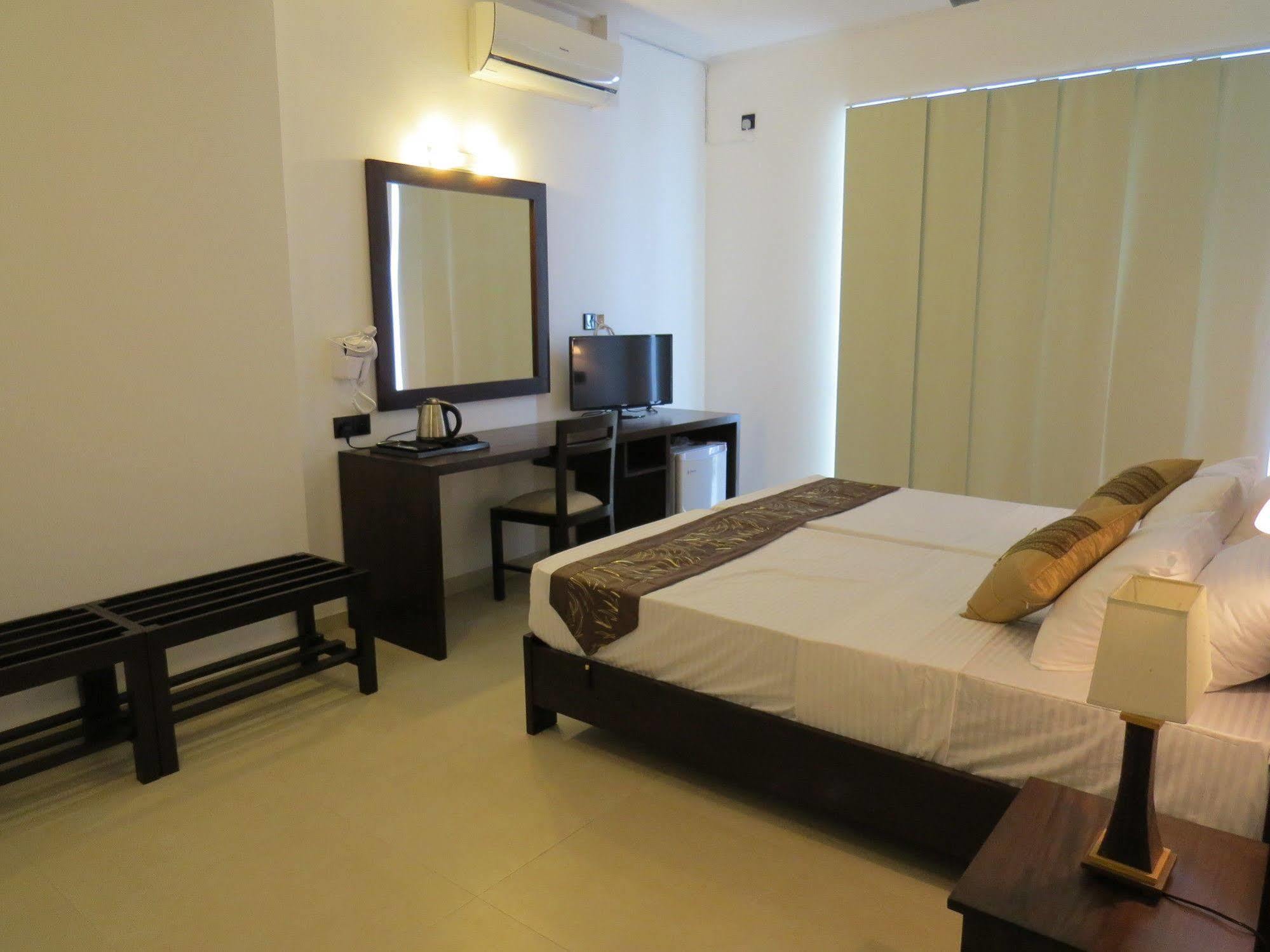 Bed and Breakfast Chapelton House à Colombo Extérieur photo