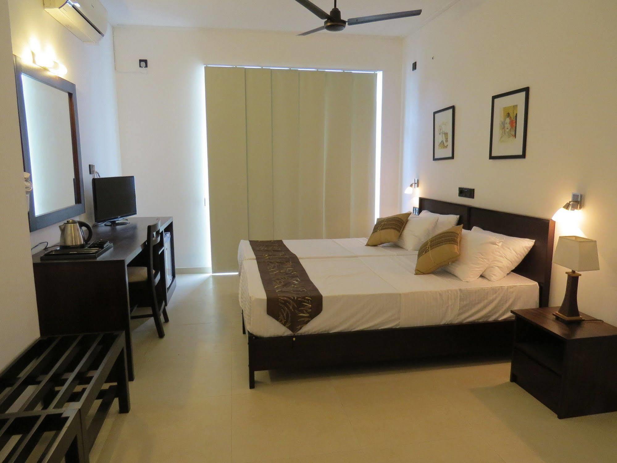 Bed and Breakfast Chapelton House à Colombo Extérieur photo